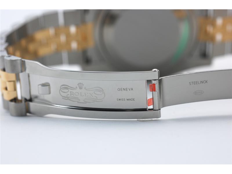 Directions for Changing Straps and Bracelets on a Rolex Replica Watch